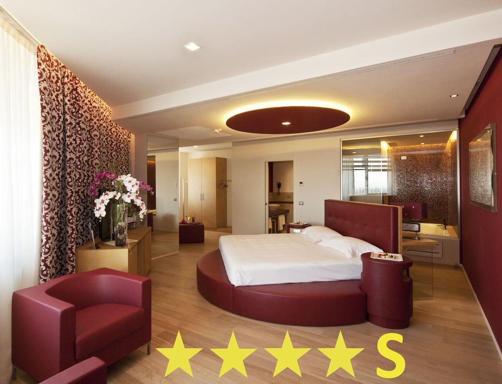 Hotel Glamour Басано дел Грапа Екстериор снимка