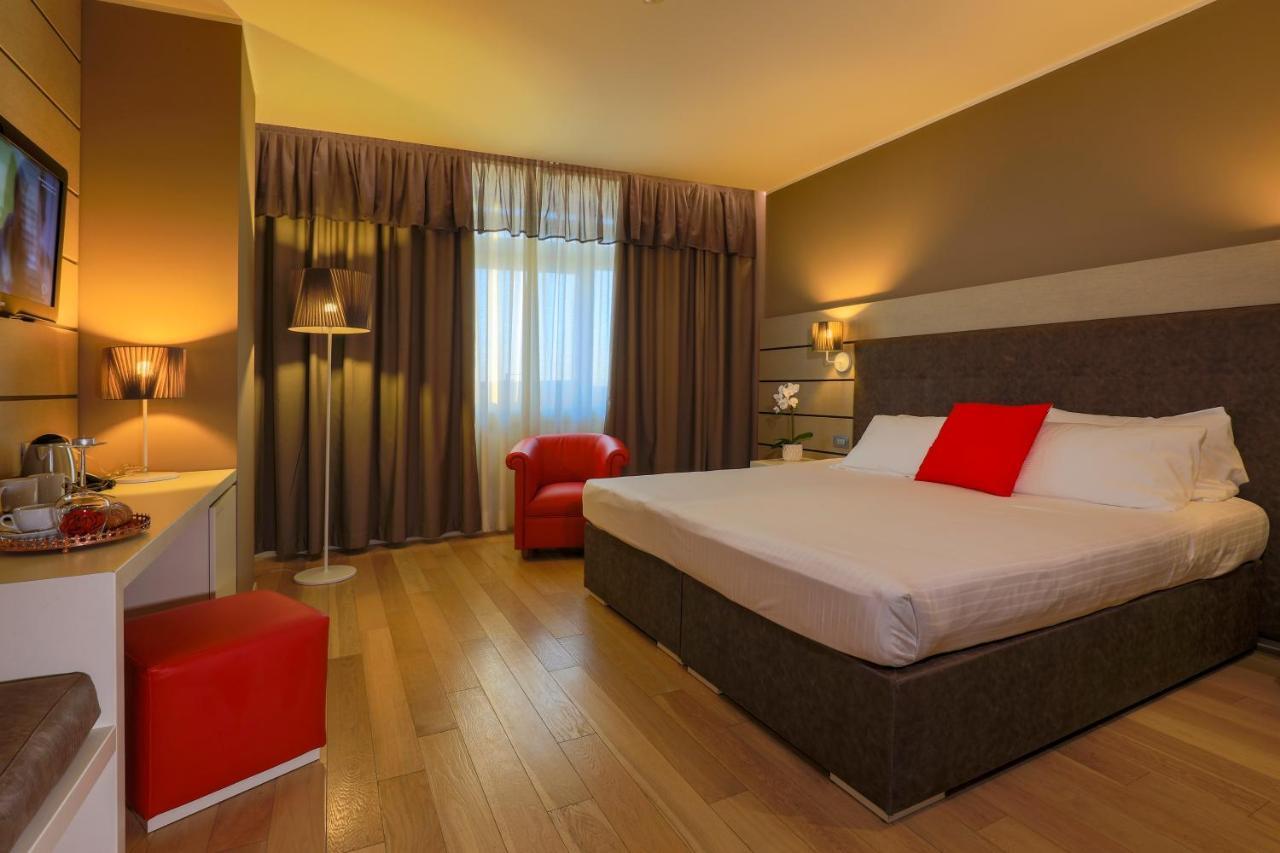 Hotel Glamour Басано дел Грапа Екстериор снимка