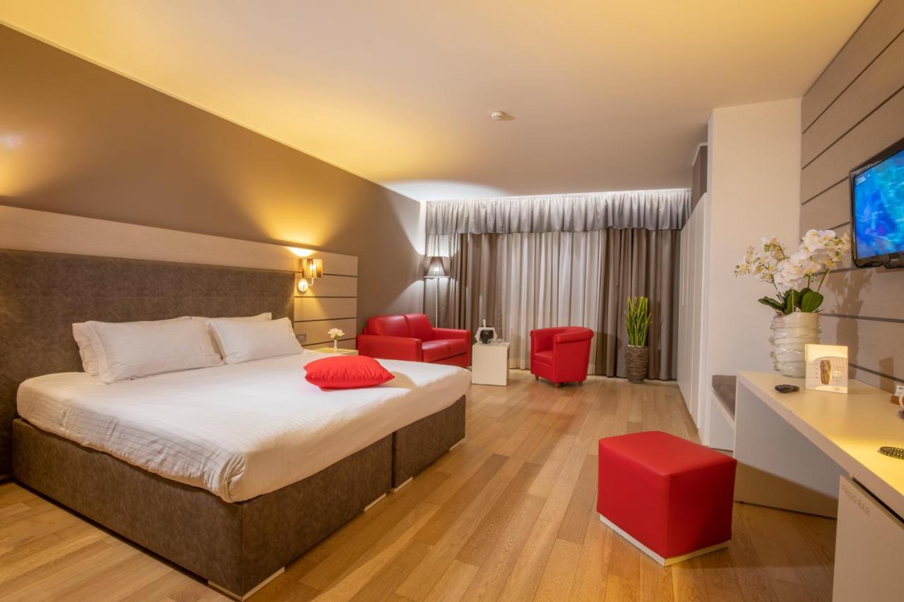 Hotel Glamour Басано дел Грапа Екстериор снимка