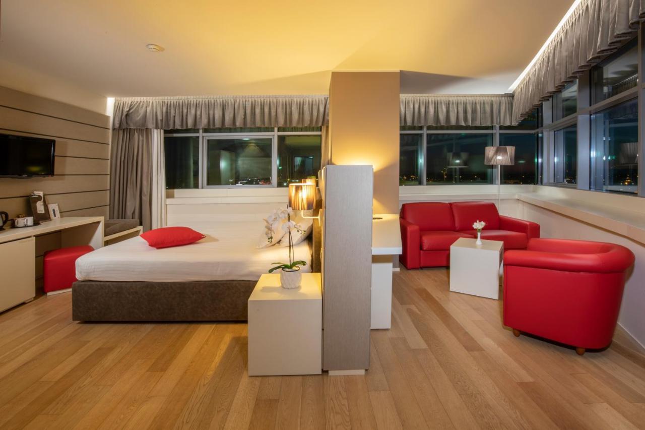 Hotel Glamour Басано дел Грапа Екстериор снимка