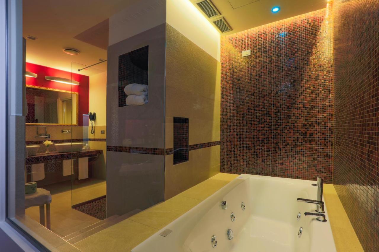 Hotel Glamour Басано дел Грапа Екстериор снимка