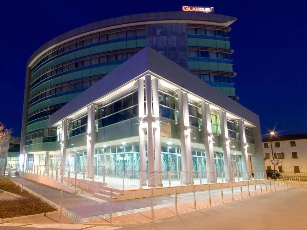 Hotel Glamour Басано дел Грапа Екстериор снимка