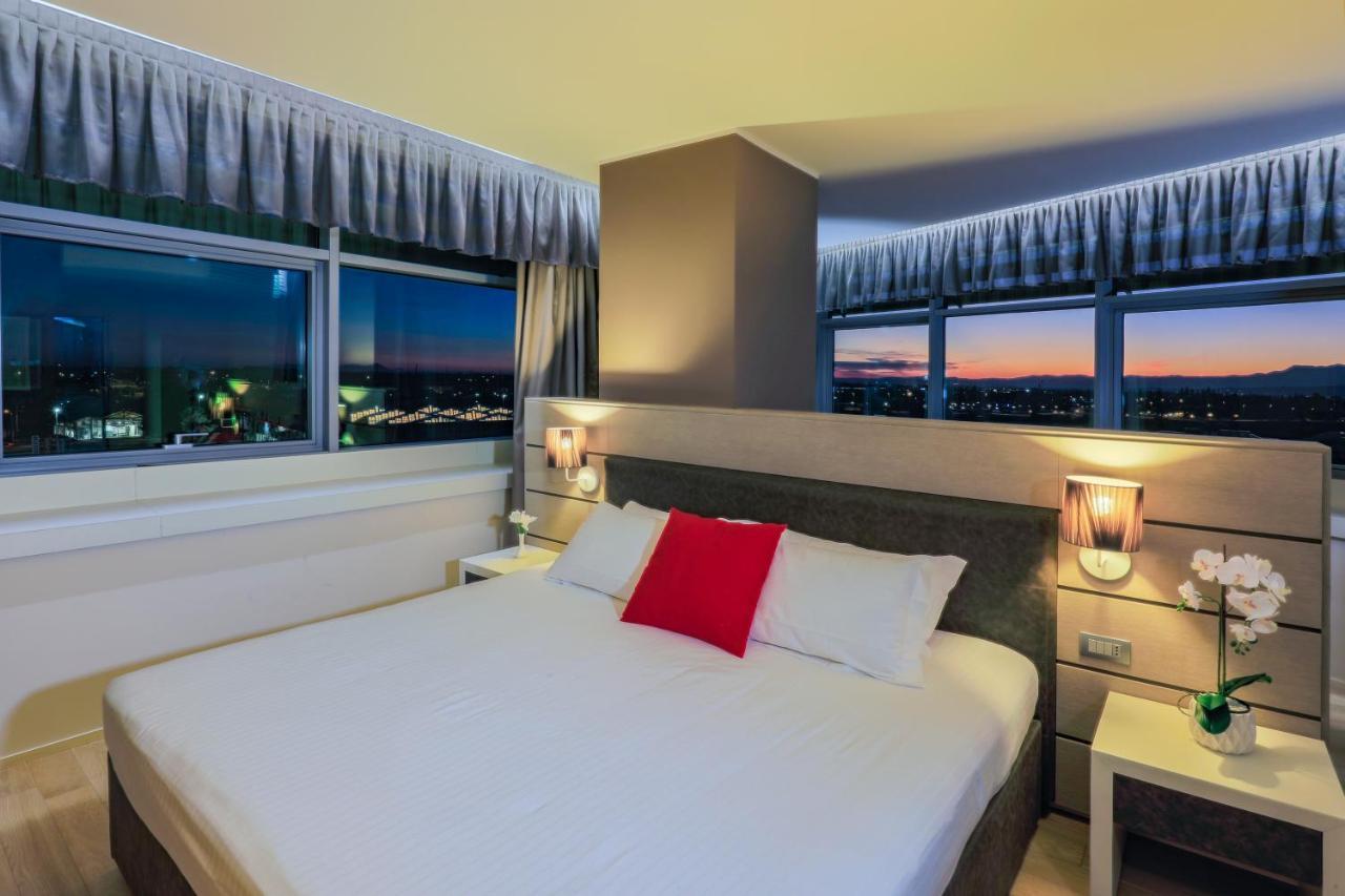 Hotel Glamour Басано дел Грапа Екстериор снимка