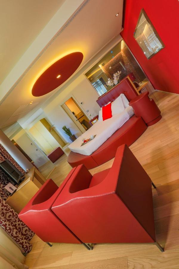 Hotel Glamour Басано дел Грапа Екстериор снимка
