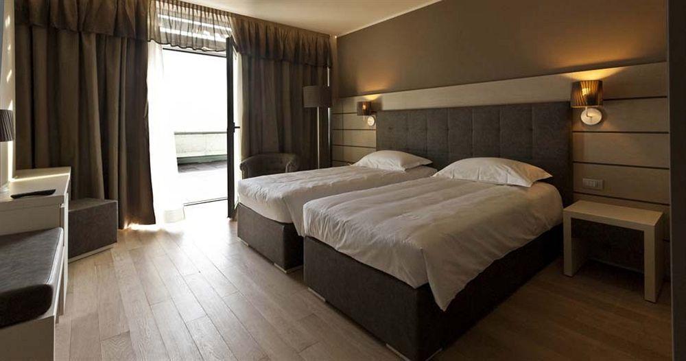 Hotel Glamour Басано дел Грапа Екстериор снимка