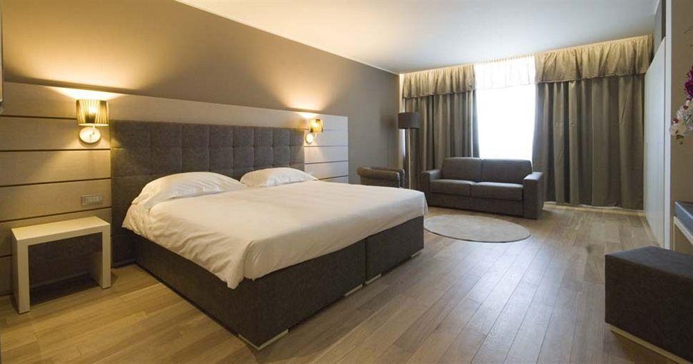 Hotel Glamour Басано дел Грапа Екстериор снимка