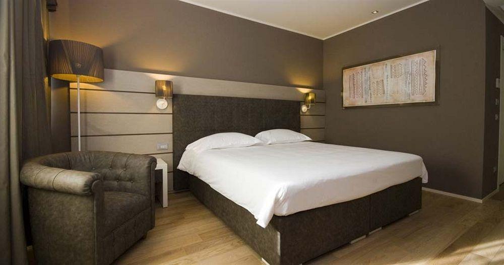 Hotel Glamour Басано дел Грапа Екстериор снимка