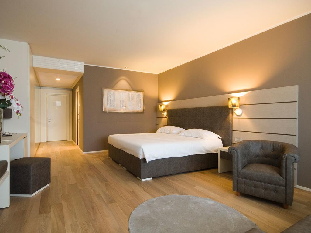 Hotel Glamour Басано дел Грапа Екстериор снимка