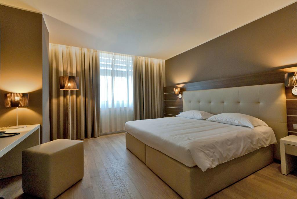 Hotel Glamour Басано дел Грапа Екстериор снимка