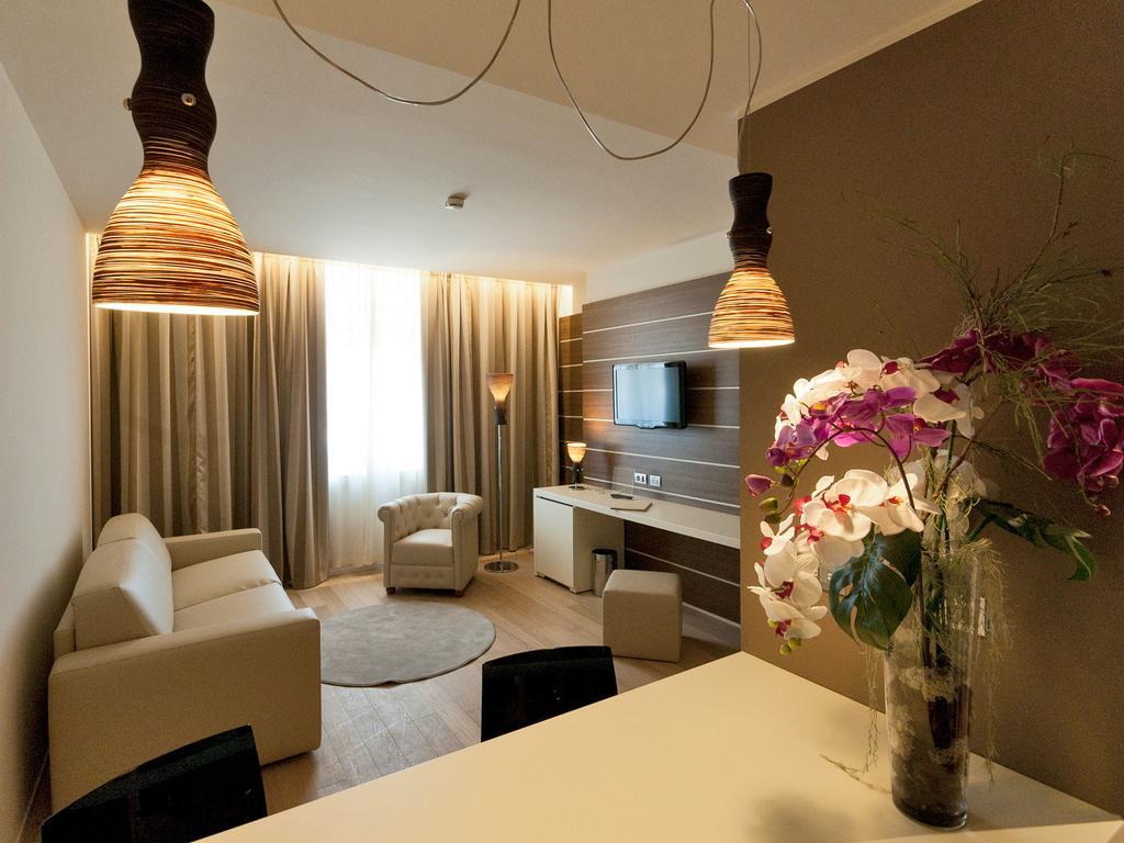 Hotel Glamour Басано дел Грапа Екстериор снимка