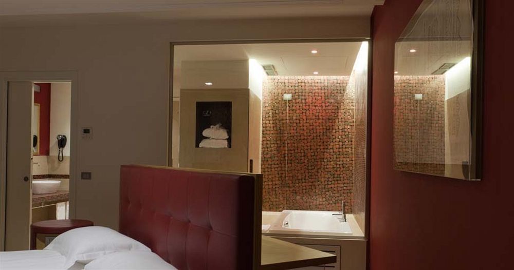 Hotel Glamour Басано дел Грапа Екстериор снимка