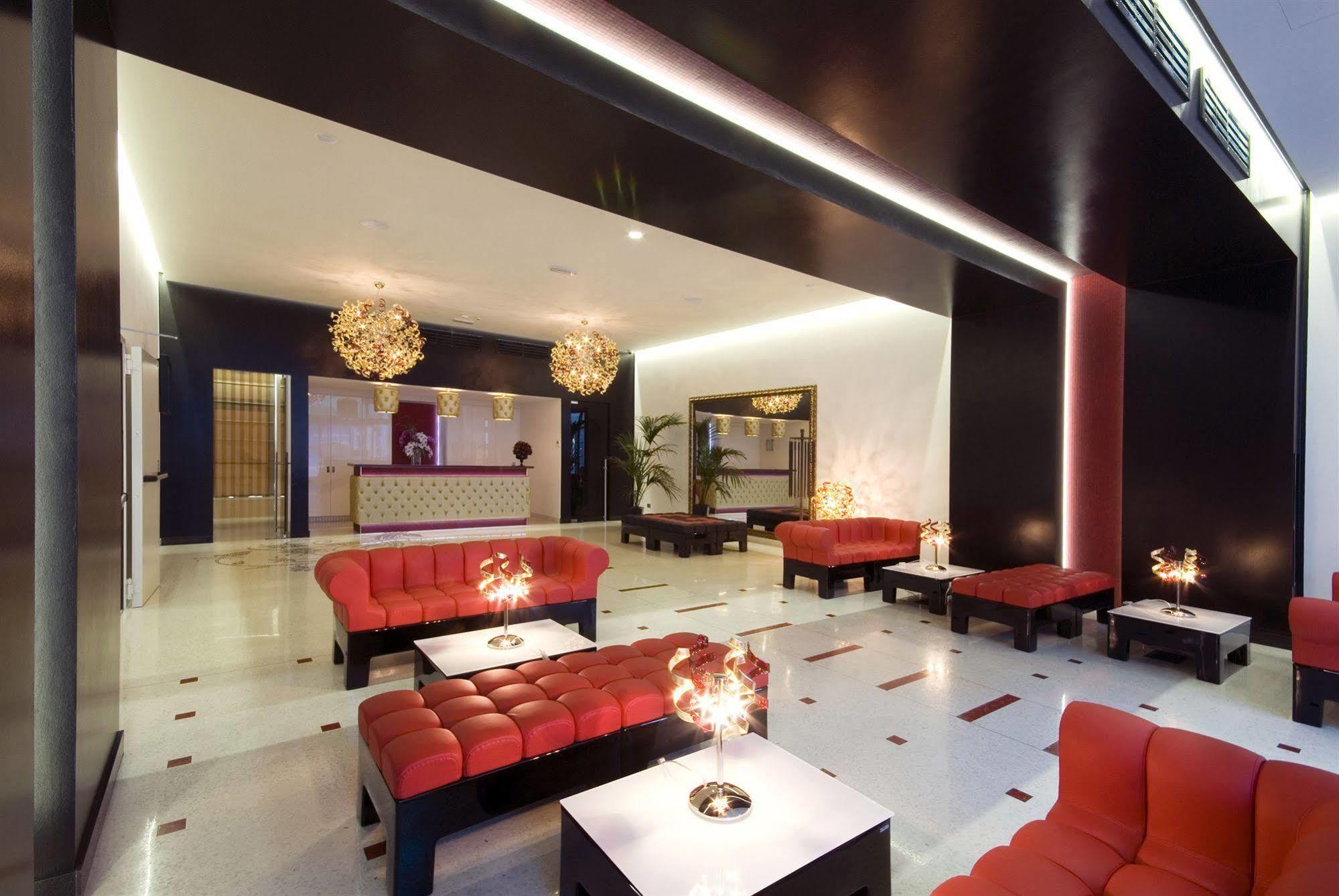 Hotel Glamour Басано дел Грапа Екстериор снимка